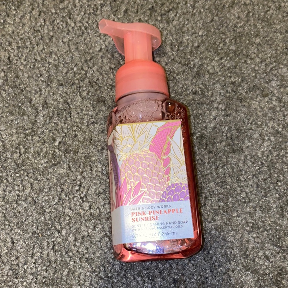 BBW 😍 foaming hand soap